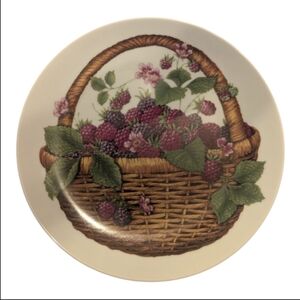 Avon 1985 Summer Fruit Collection Plate Vintage Berries Flowers Basket 8.25"